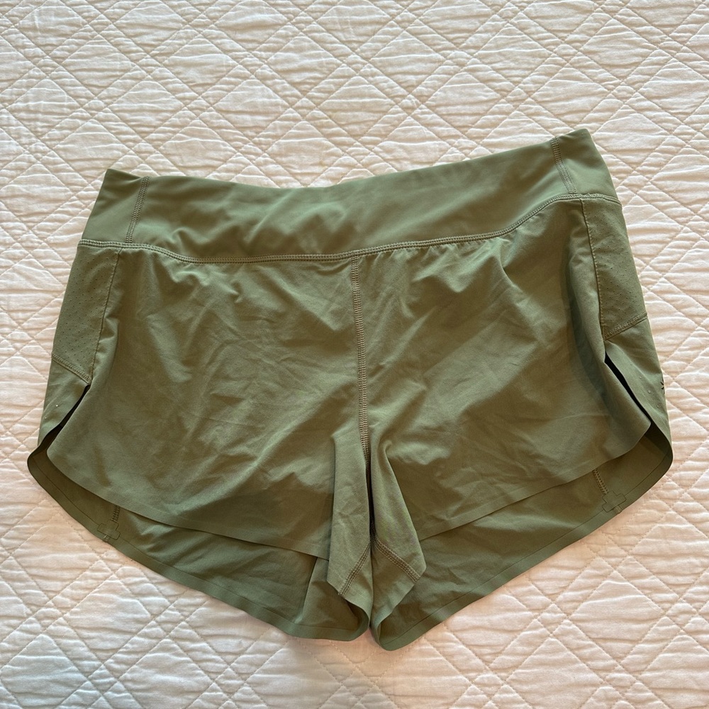 Athleta Run With It 3.5” Shorts | Large